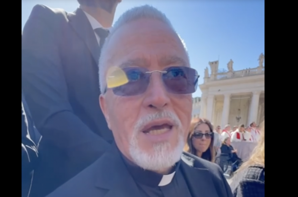 Una delegación venezolana participó en el funeral del papa Francisco en el Vaticano, transmitiendo un mensaje de solidaridad y homenaje al pontífice.